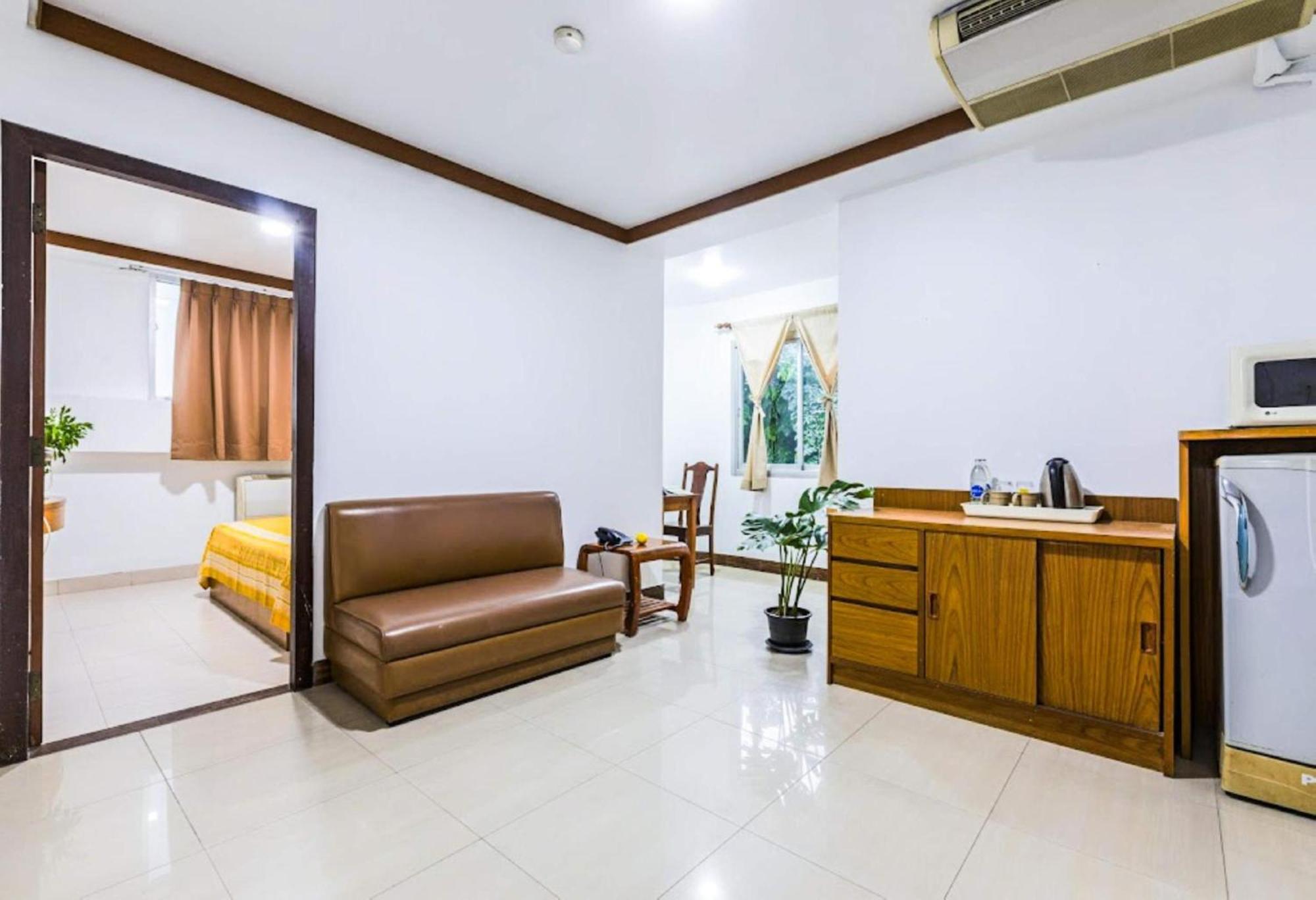 Collection O Howard Square Boutique Hotel Бангкок Экстерьер фото
