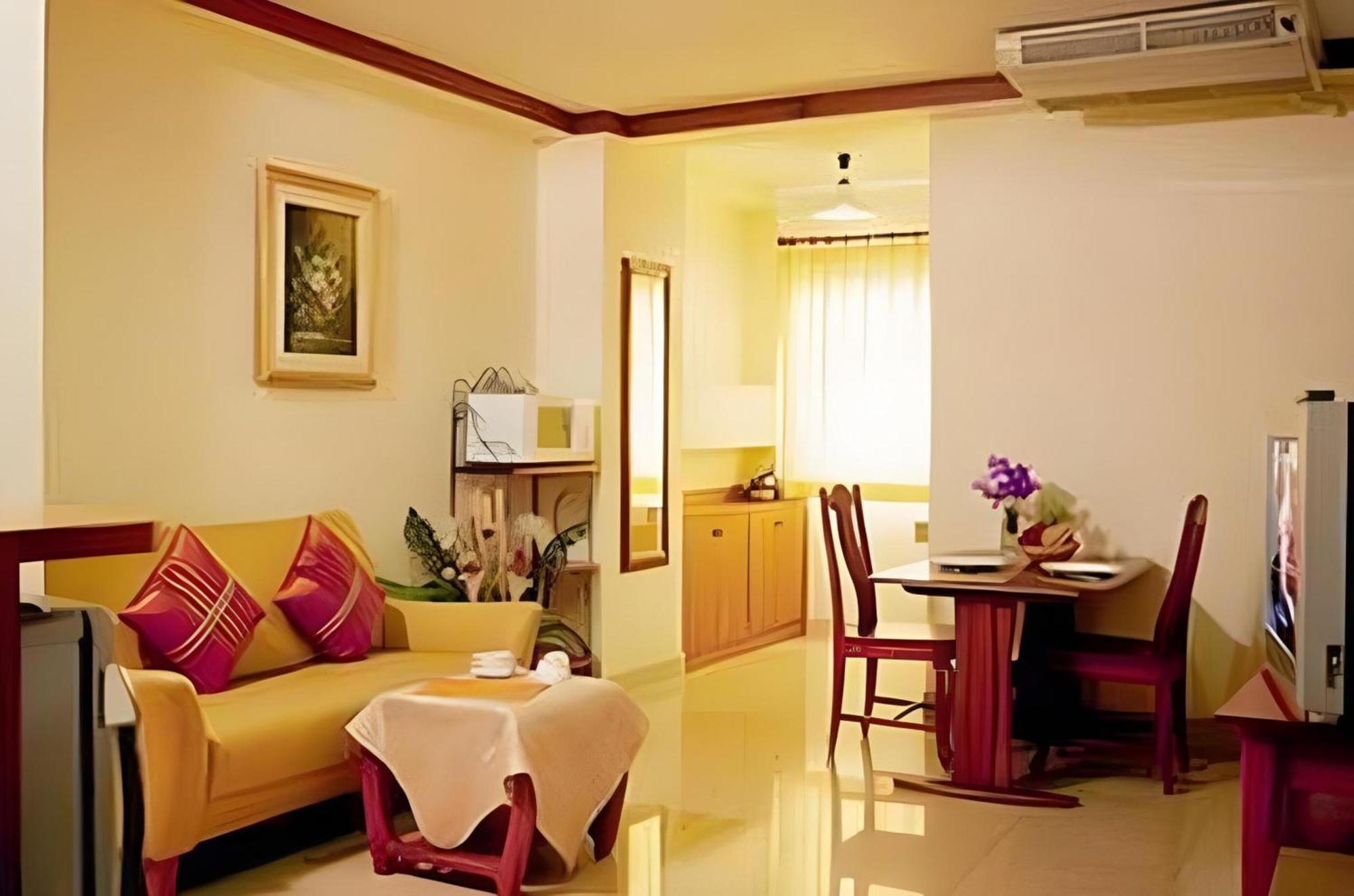 Collection O Howard Square Boutique Hotel Бангкок Экстерьер фото