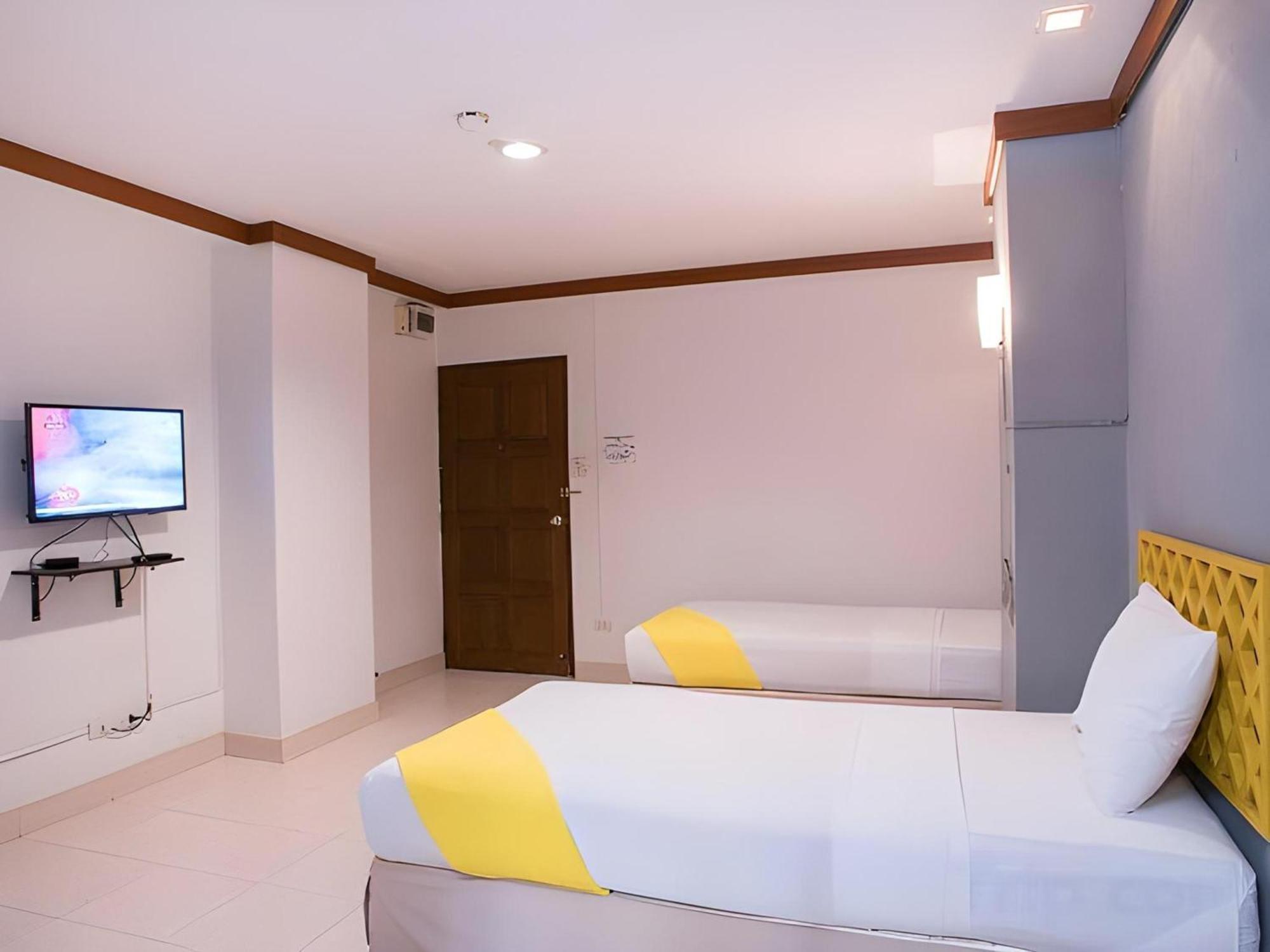 Collection O Howard Square Boutique Hotel Бангкок Экстерьер фото
