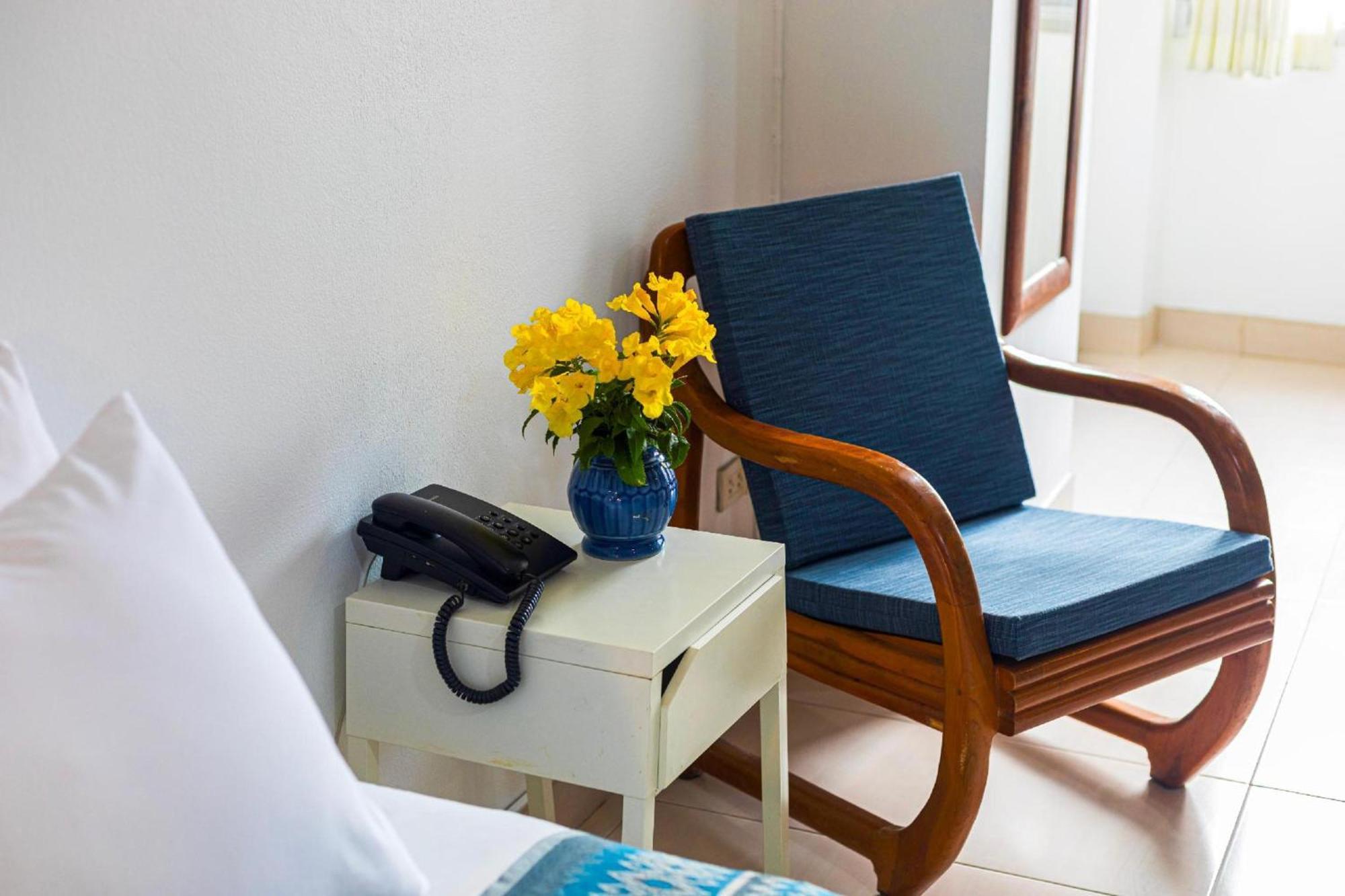 Collection O Howard Square Boutique Hotel Бангкок Экстерьер фото