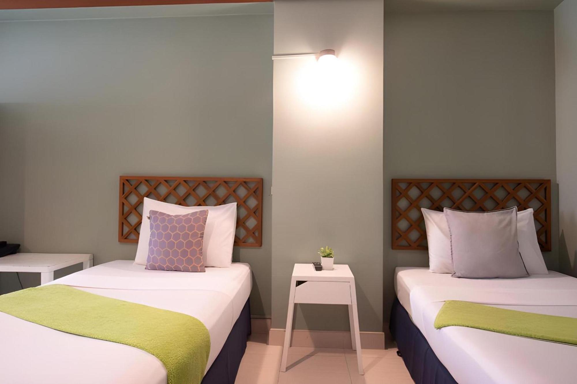 Collection O Howard Square Boutique Hotel Бангкок Экстерьер фото
