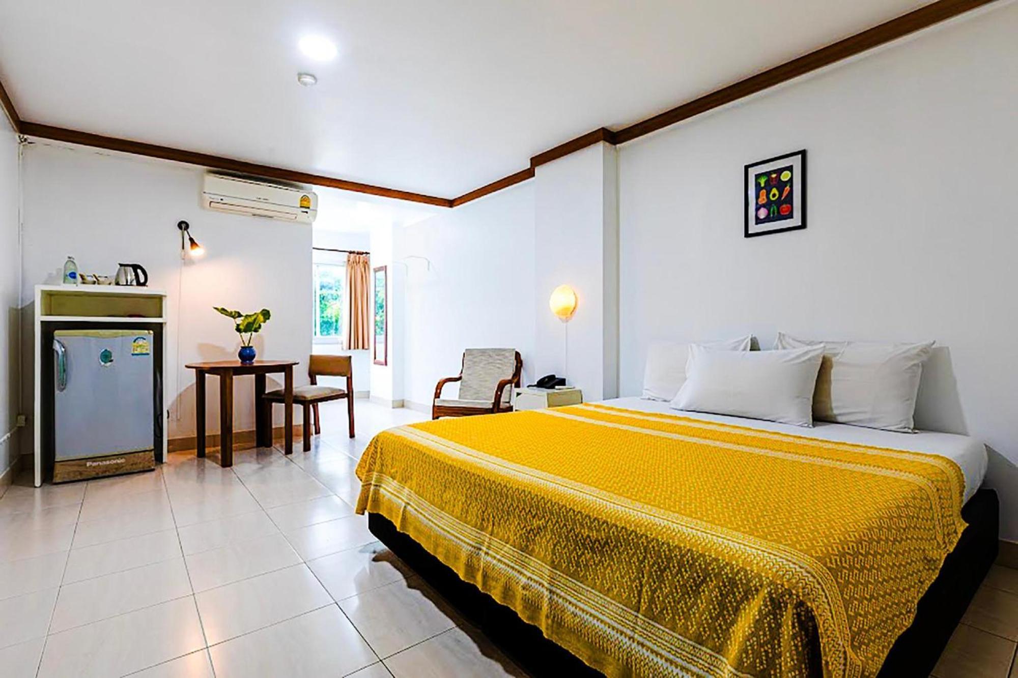 Collection O Howard Square Boutique Hotel Бангкок Экстерьер фото