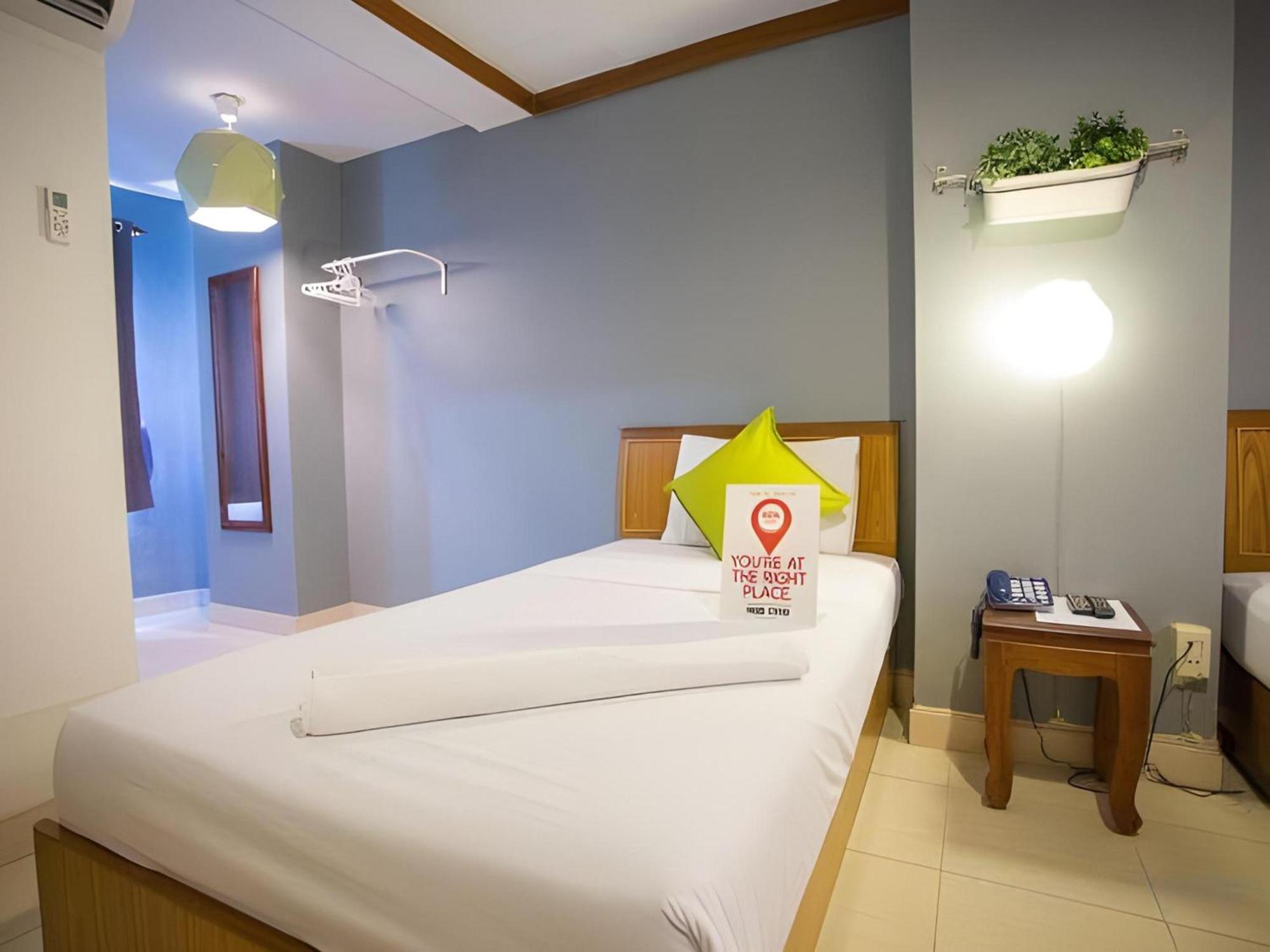 Collection O Howard Square Boutique Hotel Бангкок Экстерьер фото