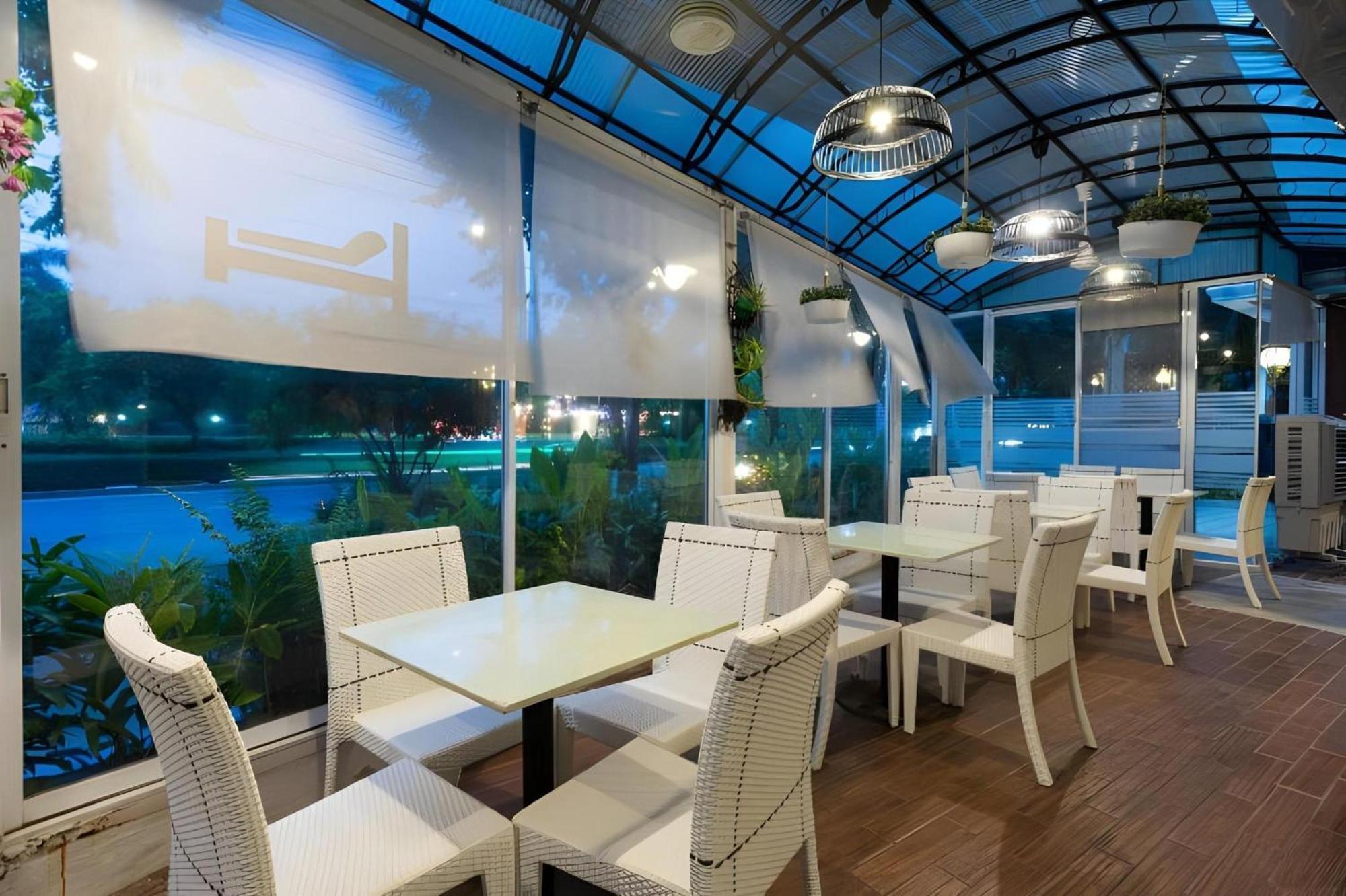Collection O Howard Square Boutique Hotel Бангкок Экстерьер фото