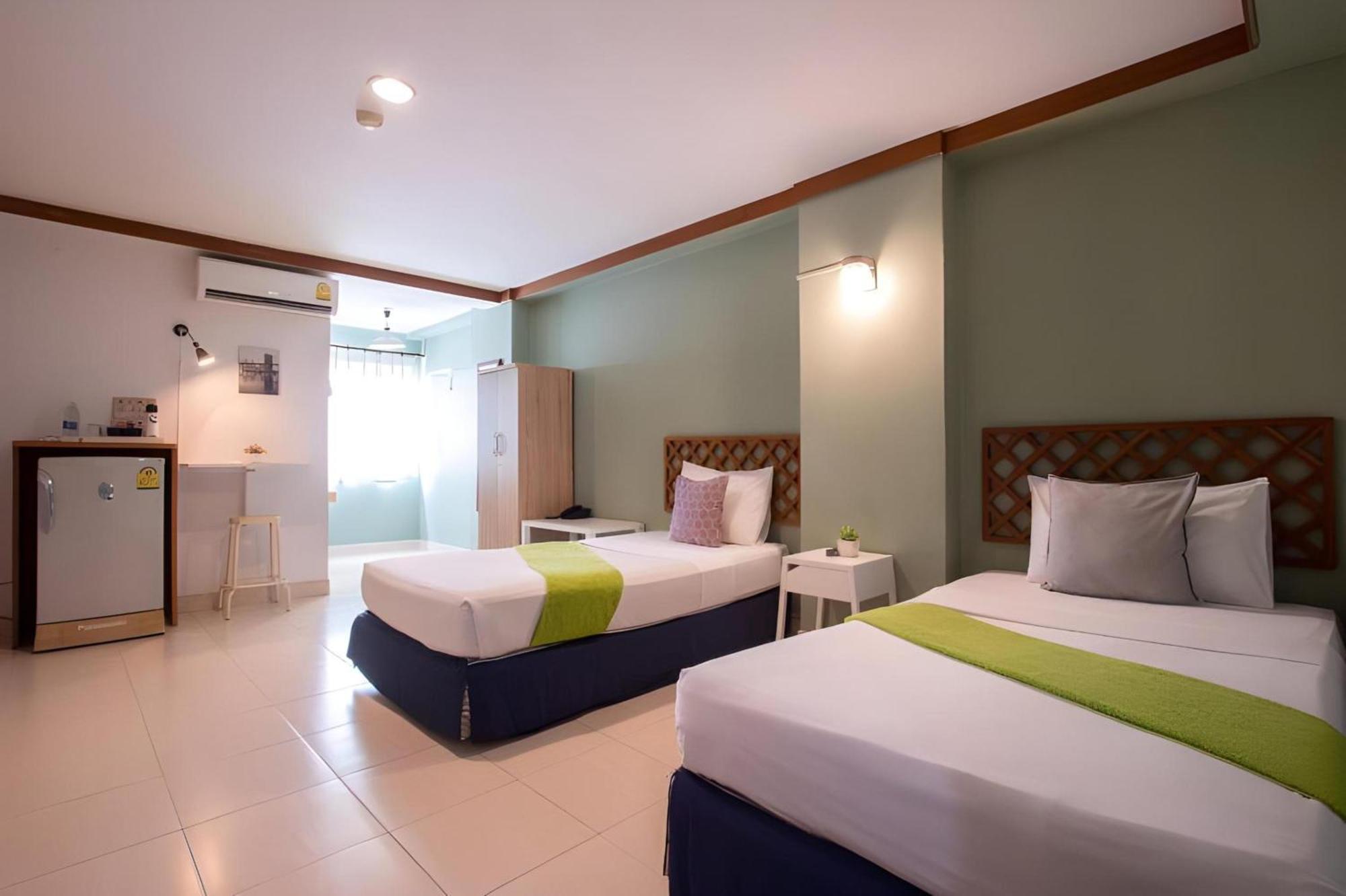 Collection O Howard Square Boutique Hotel Бангкок Экстерьер фото