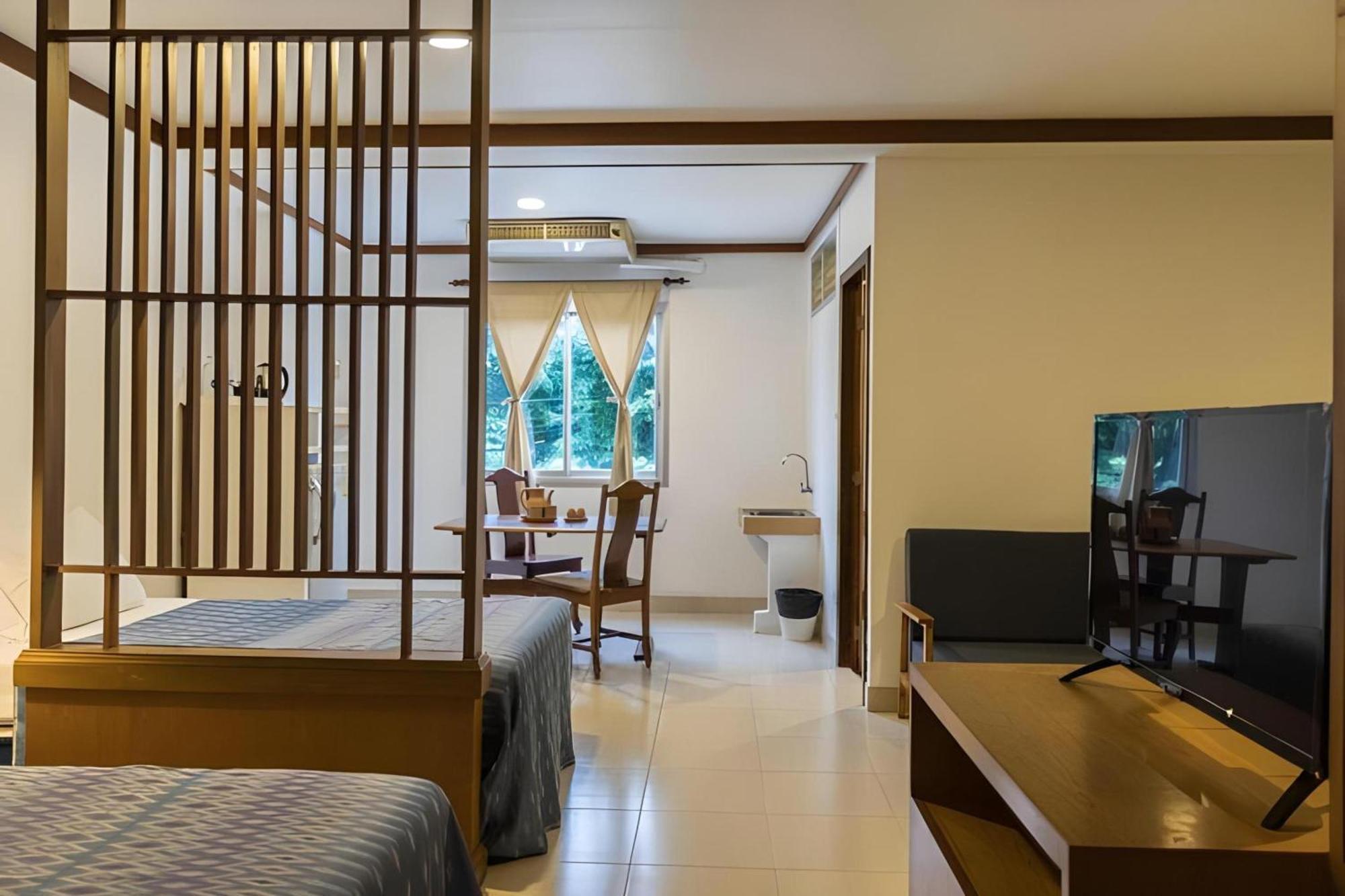 Collection O Howard Square Boutique Hotel Бангкок Экстерьер фото