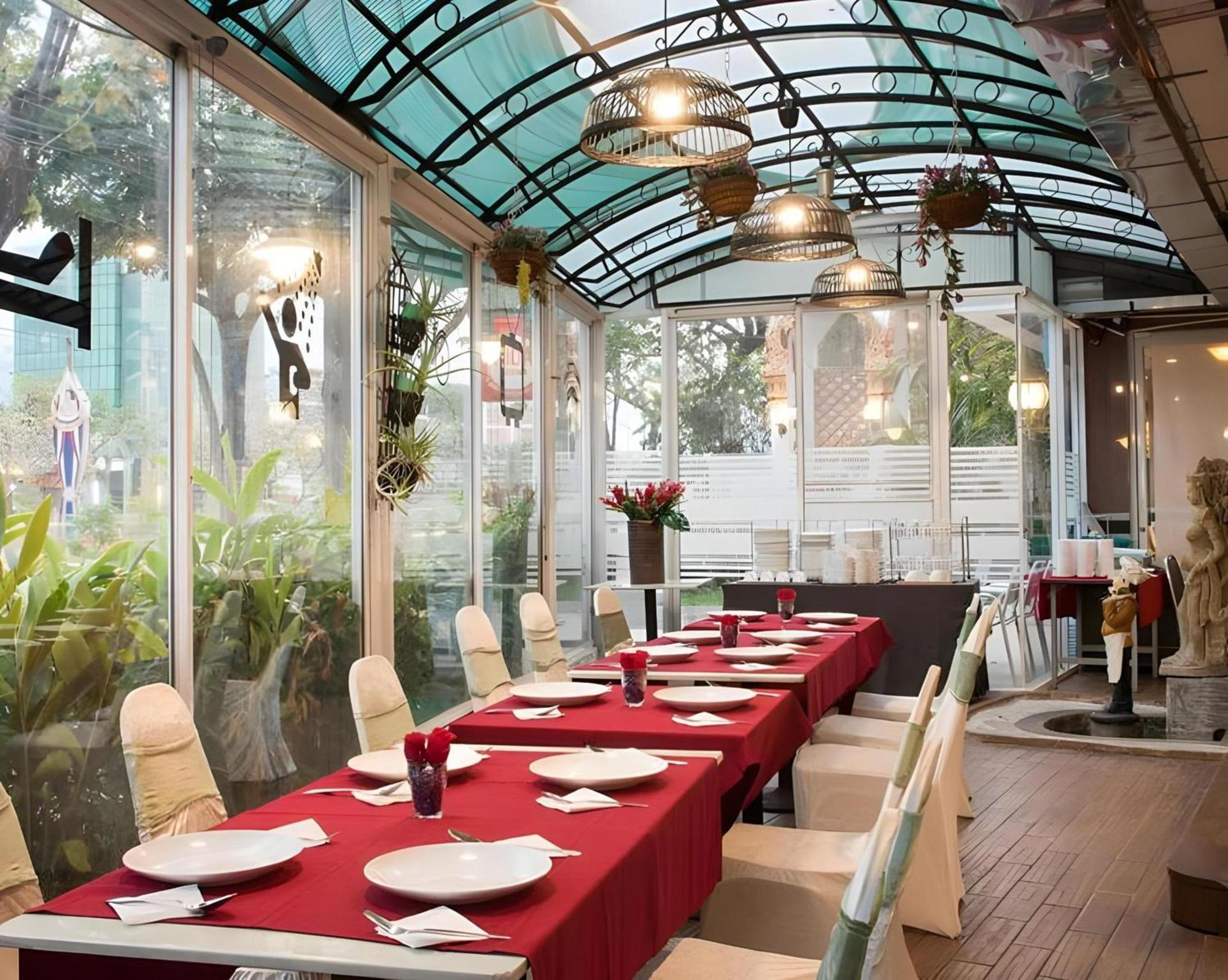 Collection O Howard Square Boutique Hotel Бангкок Экстерьер фото