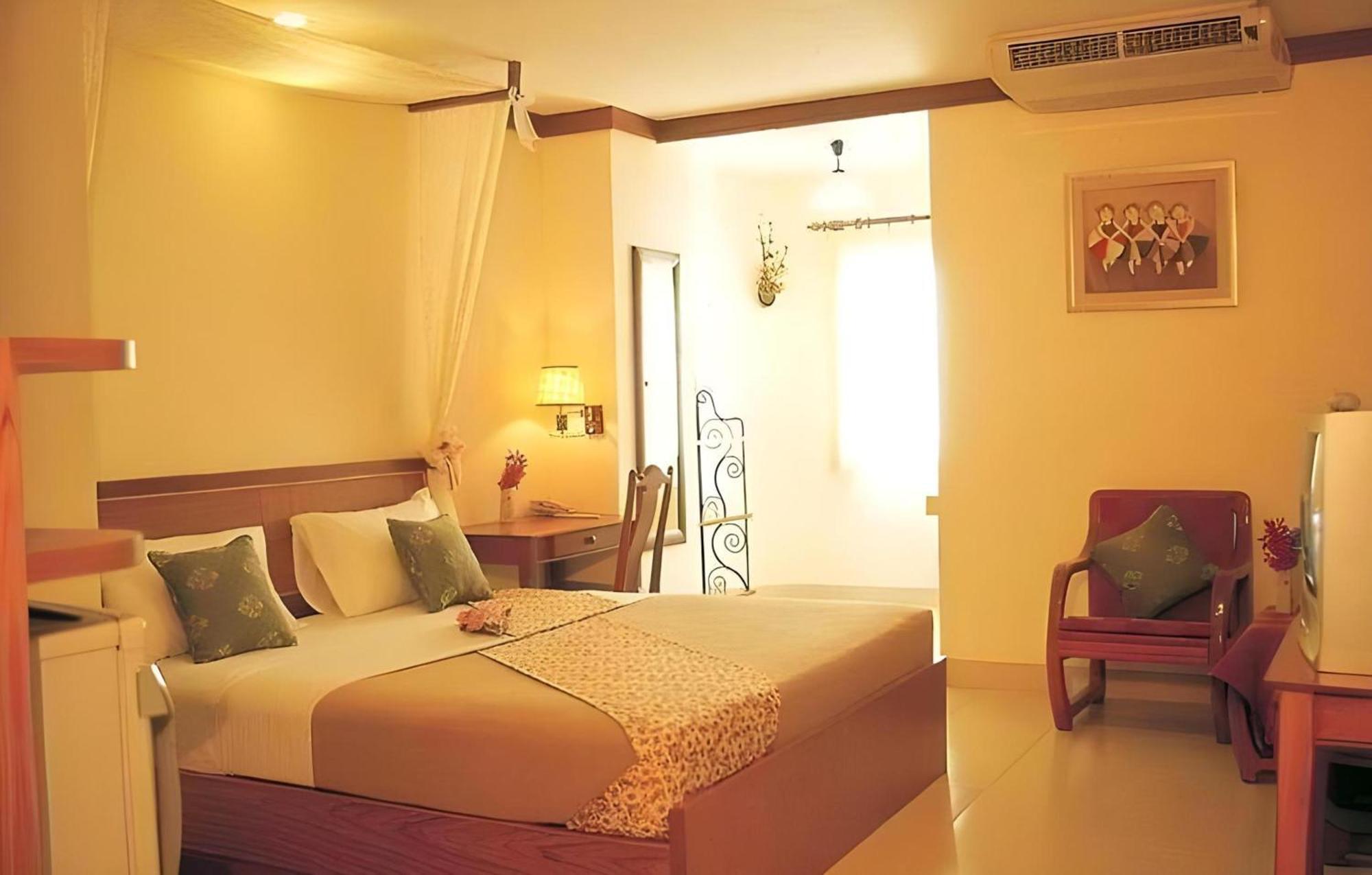Collection O Howard Square Boutique Hotel Бангкок Экстерьер фото