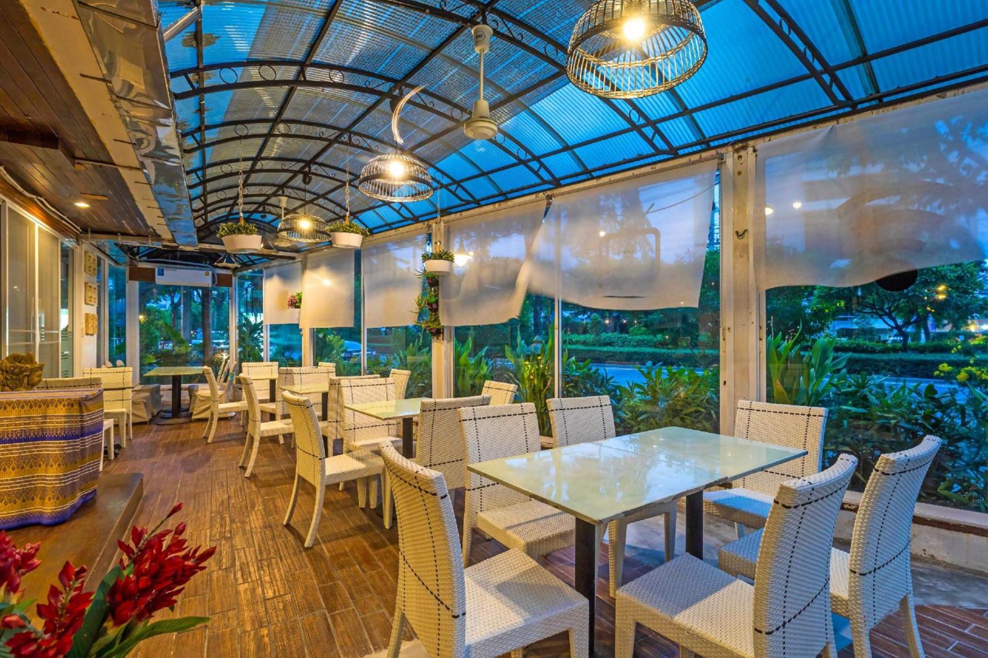 Collection O Howard Square Boutique Hotel Бангкок Экстерьер фото